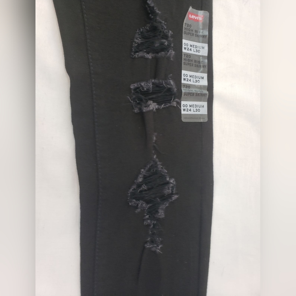 NWT Levi's high rise super skinny black distressed denim - Picture 5 of 12